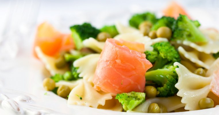Salata cu peste si broccoli