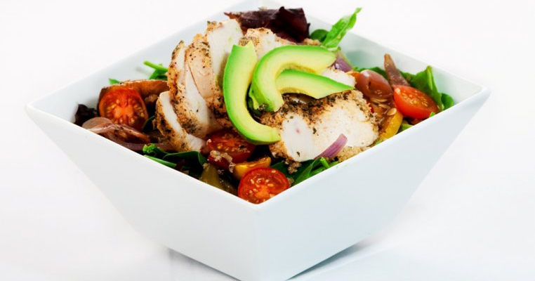 Salata de pui cu avocado