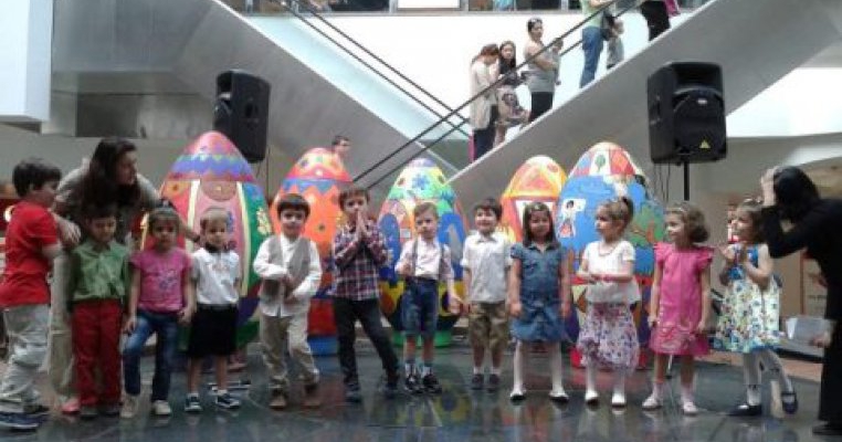 Copiii de la Gradinita Bambi si Scoala Step by Step au strans 6.500 de lei pentru copiii cu autism in campania Invata sa daruiesti
