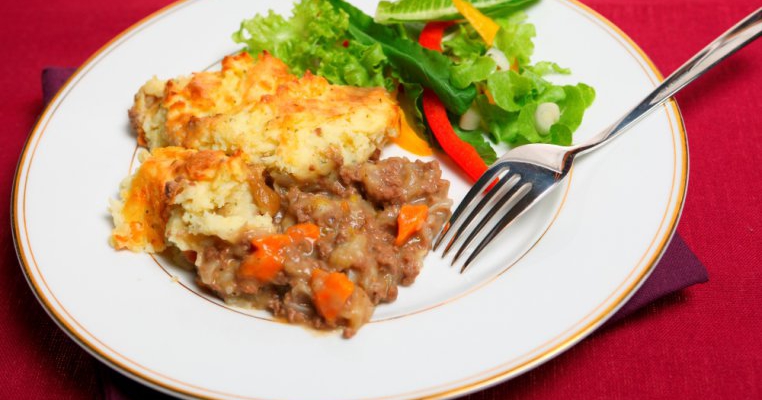 Tocanita cu carne tocata