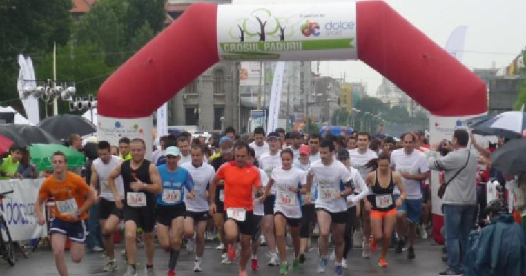 Peste 740 de alergatori au participat la Crosul Padurii – Dolce Sport