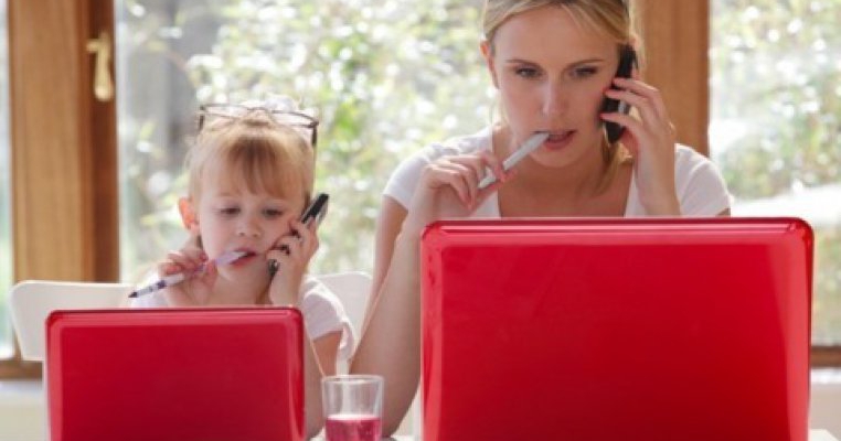 Intrebam specialistii: Care este jobul perfect pentru o mama?