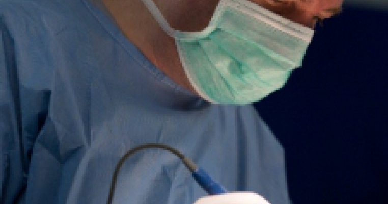 Dupa sase operatii nereusite efectuate in alte spitale, un adolescent a primit speranta pentru o viata normala