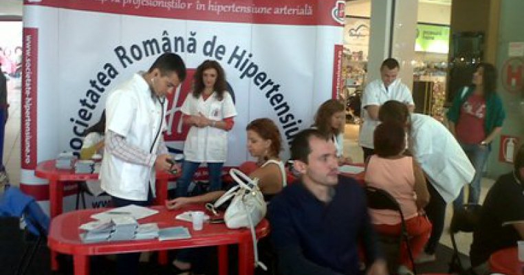 Aproximativ 1000 de bucuresteni si-au masurat tensiunea arteriala in cadrul Campaniei Nationale Viteza ucide...nu numai in trafic! Controleaza-ti tensiunea arteriala! 