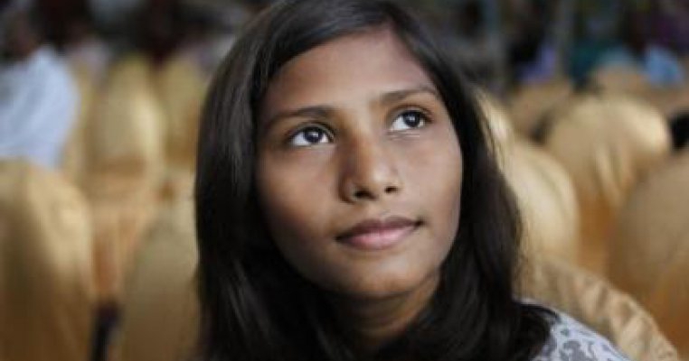La doar 13 ani, o fata saraca din India si-a inceput masterul in microbiologie 