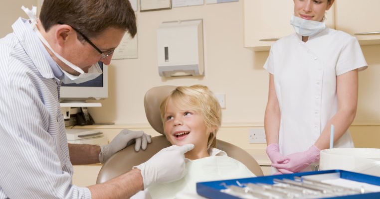 Copilul meu merge prima oara la dentist