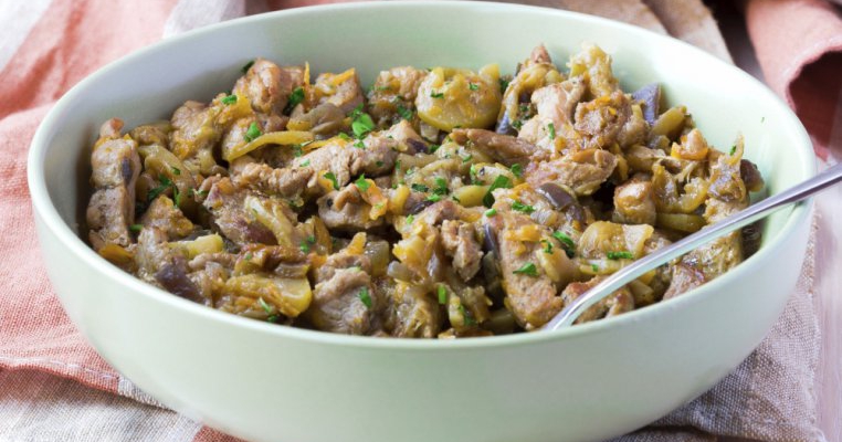 Tocanita de vita cu legume