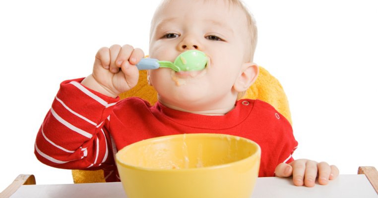Diversificarea alimentatiei la bebelusi: accesorii utile