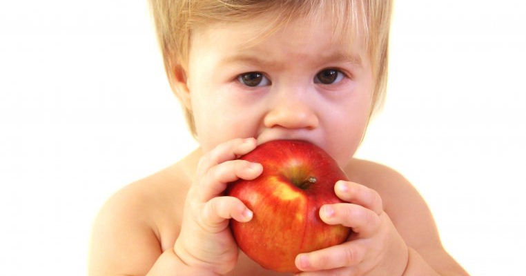 8 motive sa iti feresti copilul de obezitate