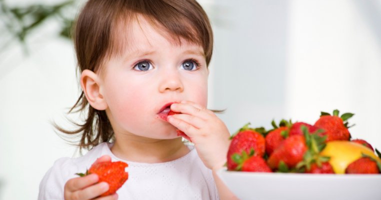 Gustarile dintre mese: importanta lor in alimentatia copilului