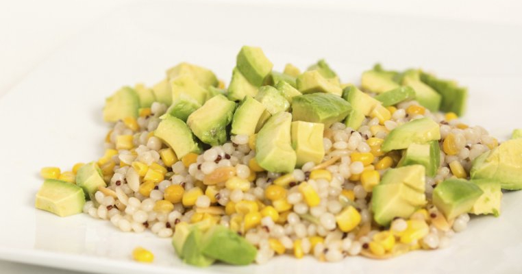 Salata de couscous cu avocado