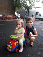De ce boală grea suferă fiica lui Marius Urzică. Micuța are implant cohelar
