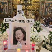 Oana Roman, mesaj sfâșietor la doi ani de la moartea mamei. La înmormântare a apelat la serviciile Gabrielei Lucuțar.