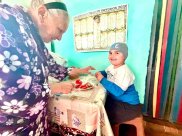 Străbunica Maria trăiește din mila vecinilor și își crește singură strănepotul de 5 ani. Doua incendii i-au devastat familia.