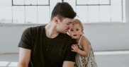 Tăticul care a încurajat alți bărbați să își ia concediu de paternitate