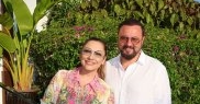 Andra și Cătălin Măruță și-au reînnoit jurămintele după 18 ani de căsnicie. Andra a explicat, într-o intervenție la matinalul de la Radio ZU, că ea și soțul ei reușesc să treacă peste tensiunile din căsnicie întrucât acesta nu este impulsiv și este diplom