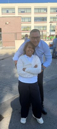 Clopoțelul de început de an școlar a sunat și pentru copiii vedetelor. Victor Ponta a fost alături de Maria.