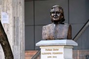 El a fost „îngerul copiilor", Alexandru Pesamosca! Este înmormântat în curtea spitalului „Marie Curie”
