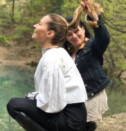 Laura Cosoi, profund marcată de lipsa mamei sale.