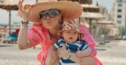 Alina Tănasă și fiul ei în vacanță