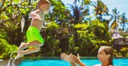 2. Să nu intri niciodată în apă fără un adult