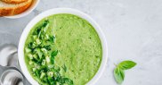 Gazpacho din castraveţi, avocado şi usturoi