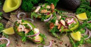 Avocado umplut cu ton şi ruccola