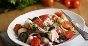 Salată mediteraneană cu fasole