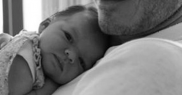 La final, te lăsăm cu această imagine adorabilă, realizată la câteva zile după ce s-a născut Harper
