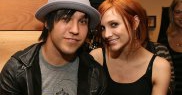 Maternitatea a schimbat-o pe rebela Ashlee Simpson