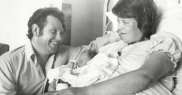 Prima femeie care a rămas însărcinată prin fertilizare in vitro