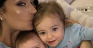 Anul trecut, a primit critici pe motiv că nu ar fi aşteptat suficient până să-şi scoată pe afară cea de-a doua fetiţă