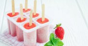 7. Congelează fructe sau sucuri de fructe pentru a crea înghețată sau șerbet.