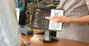 5.	Evită atingerea ecranelor pentru a comanda