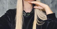 Face parte dintre cele mai populare vloggeriţe de la noi