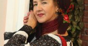 Repertoriul ei s-a bazat dintotdeauna pe cântece din bătrâni şi pe cele auzite în casa părintească