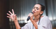 Analía Selis: ”Viața merge mai departe”