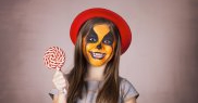 „E Halloween, zâmbiți vă rog!”