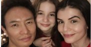 Irina locuieşte în California
