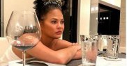 A adus în discuţie şi experienţa tragică a lui Chrissy Teigen