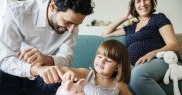 Au crescut alocațiile copiilor români