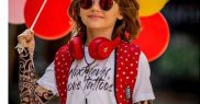 A defilat şi pe podium în cadrul unor prezentări de modă