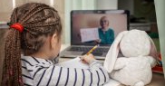 Cele 5 categorii de elevi și profesori care vor putea sa facă în continuare școala online