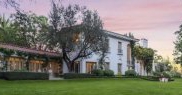 Locuieşte alături de copiii săi la Los Angeles