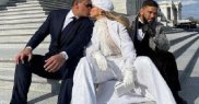 Formează un cuplu cu Alex Rodriguez din anul 2017