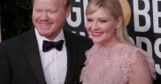 Formează un cuplu alături de actorul Jesse Plemons