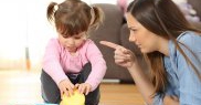 „Poate de-asta ești așa nervoasă pe copil/pe copii”