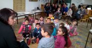 Una dintre marile provocări a fost să le asigure copiilor romi ceea ce le trebuie pentru a veni la grădiniță