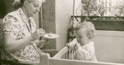 Indigestia la copii ar putea fi prevenită dacă mama este calmă