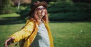 Gemeni: te simți cel mai bine îmbrăcată în galben sau/și verde